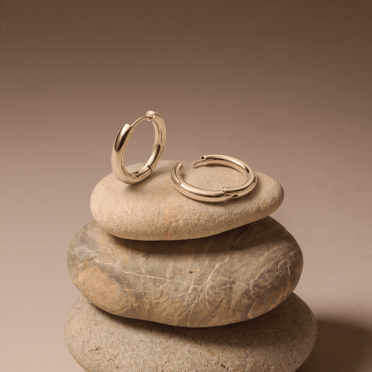 Classic Plain Hoop Earrings, 14–21 mm