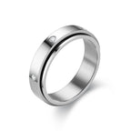 Spinner Band Ring with Clear Details — Livia