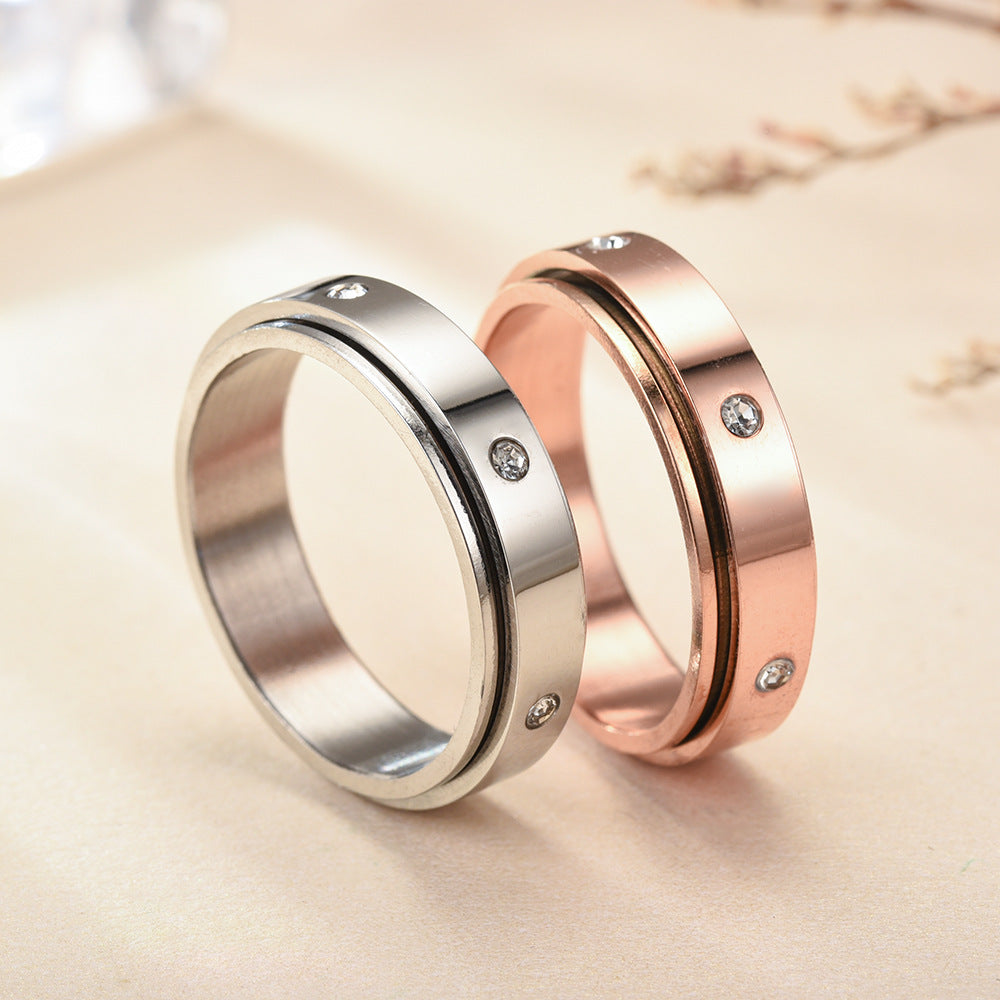 Spinner Band Ring with Clear Details — Livia