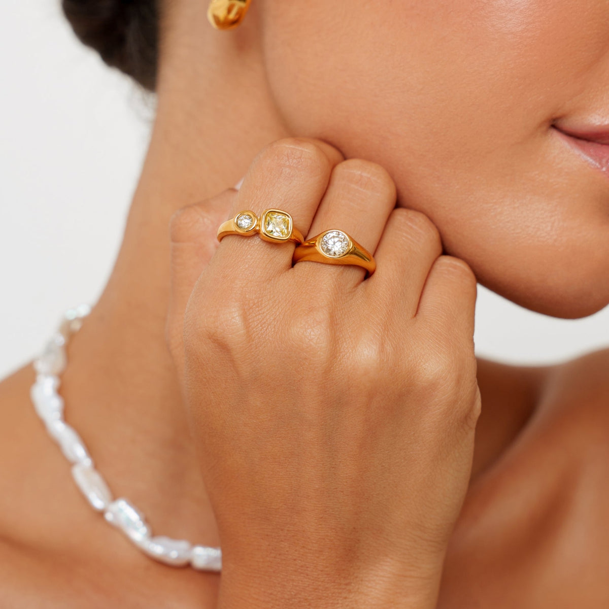 Round Zircon Signet Ring, Gold PVD Steel — Soleil
