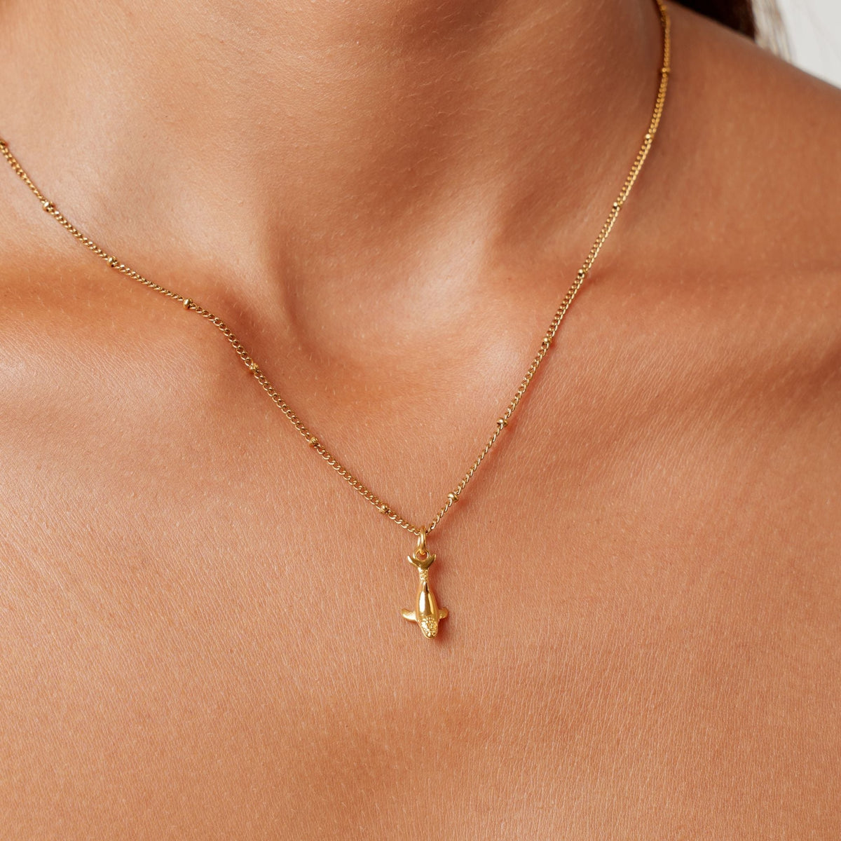 Whale Pendant Necklace, 45–50 cm, Gold PVD Steel